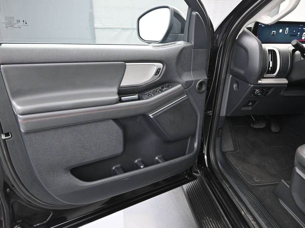 Certified 2025 Ford Expedition Active AWD/4WD image 17