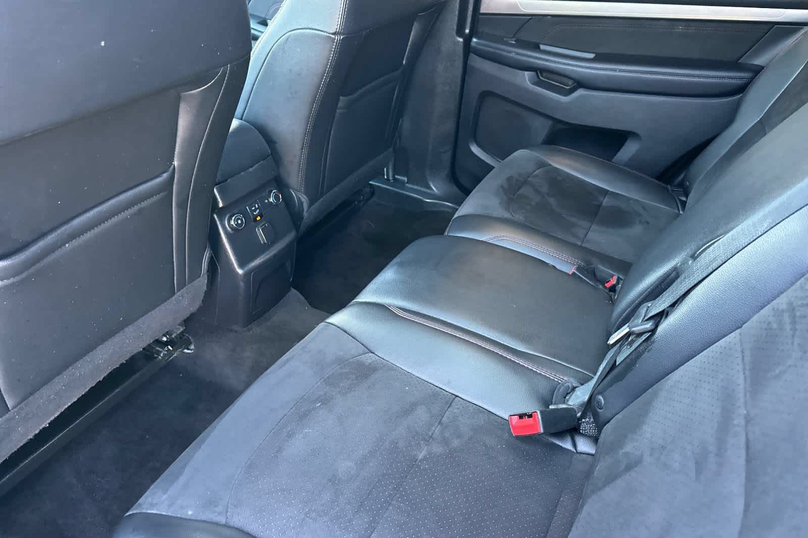Certified 2018 Ford Explorer XLT w/ Equipment Group 202A FWD image 4