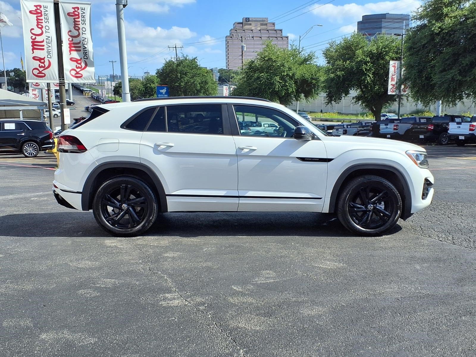 Used 2025 Volkswagen Atlas Cross Sport SEL R-Line AWD/4WD image 5