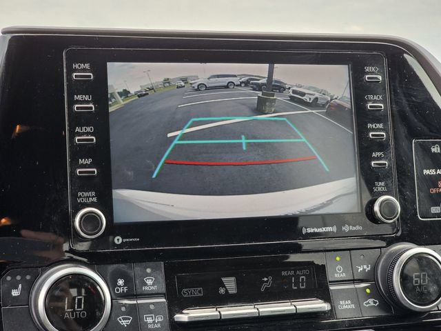 Used 2021 Toyota Highlander XLE FWD image 11