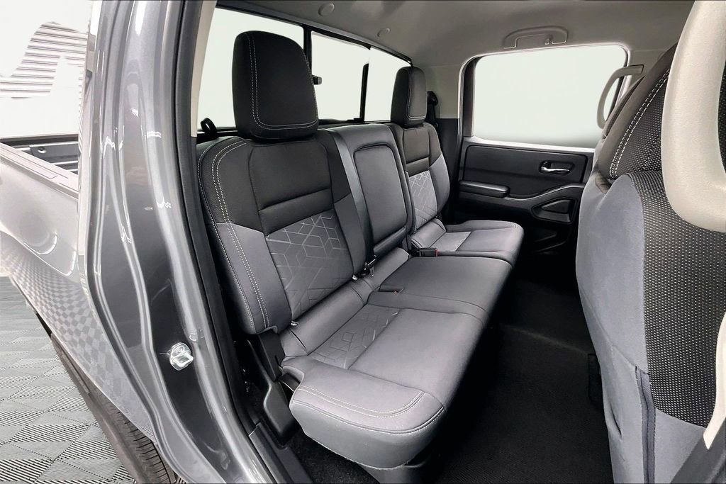 Used 2025 Nissan Frontier SV image 28