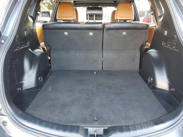 Used 2018 Toyota RAV4 SE image 8