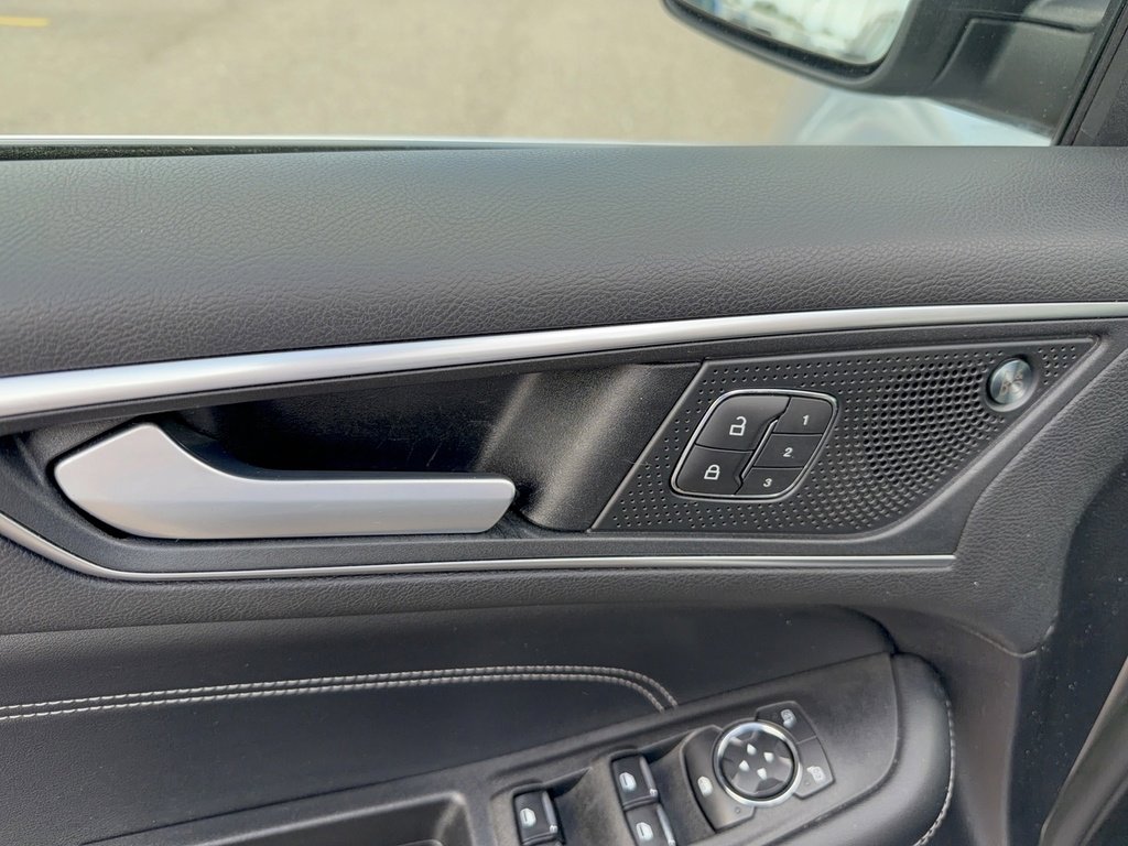 Certified 2022 Ford Edge Titanium w/ Equipment Group 301A image 8