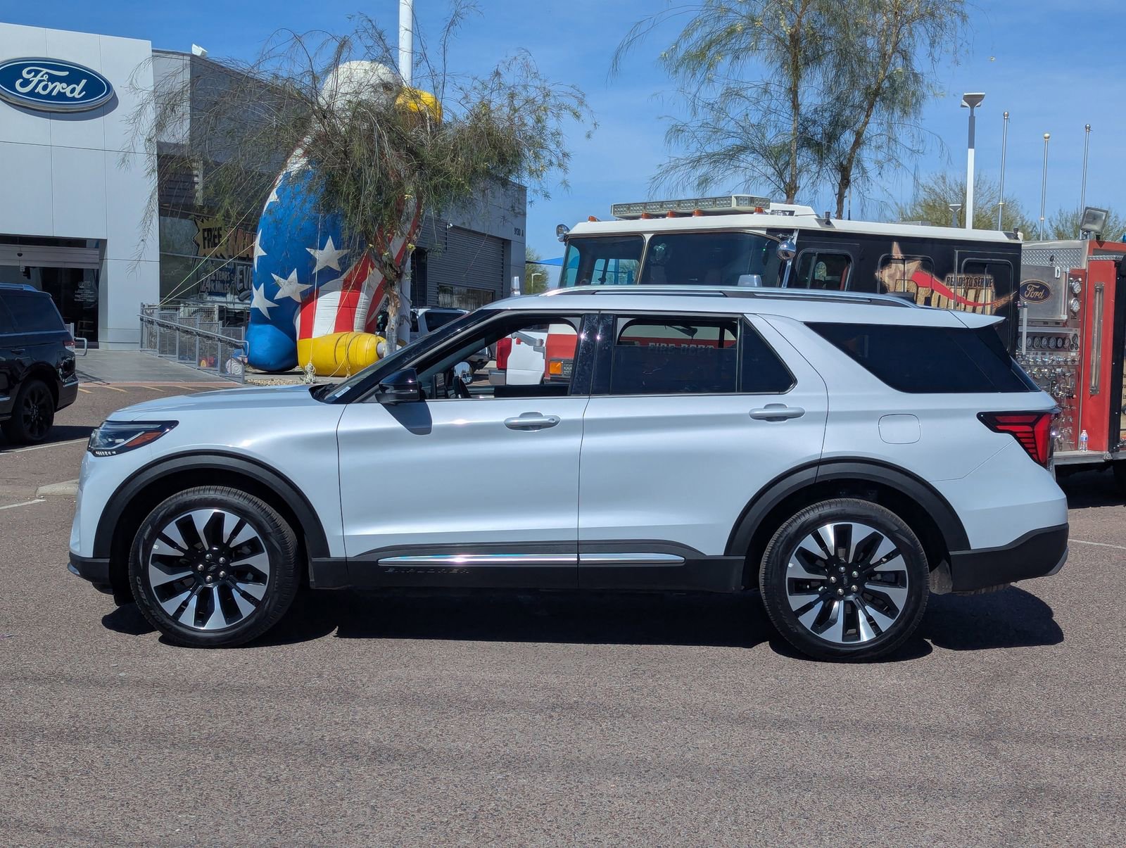 Certified 2025 Ford Explorer Platinum w/ LUX Leather Package image 3