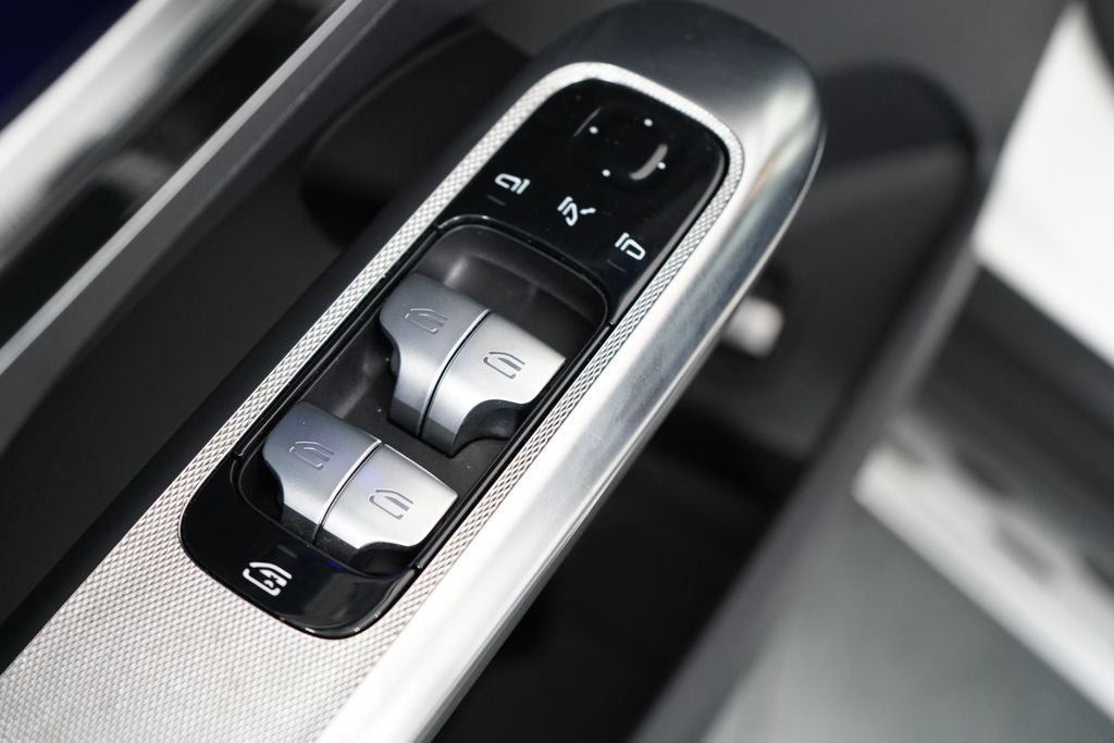 Used 2024 Mercedes-Benz GLC 300 4MATIC w/ AMG Line image 19