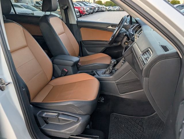 Used 2019 Volkswagen Tiguan SE w/ Panoramic Sunroof Package image 14