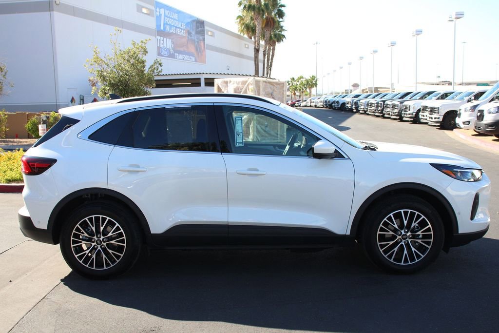 Certified 2023 Ford Escape SE w/ PHEV Premium Package FWD image 10