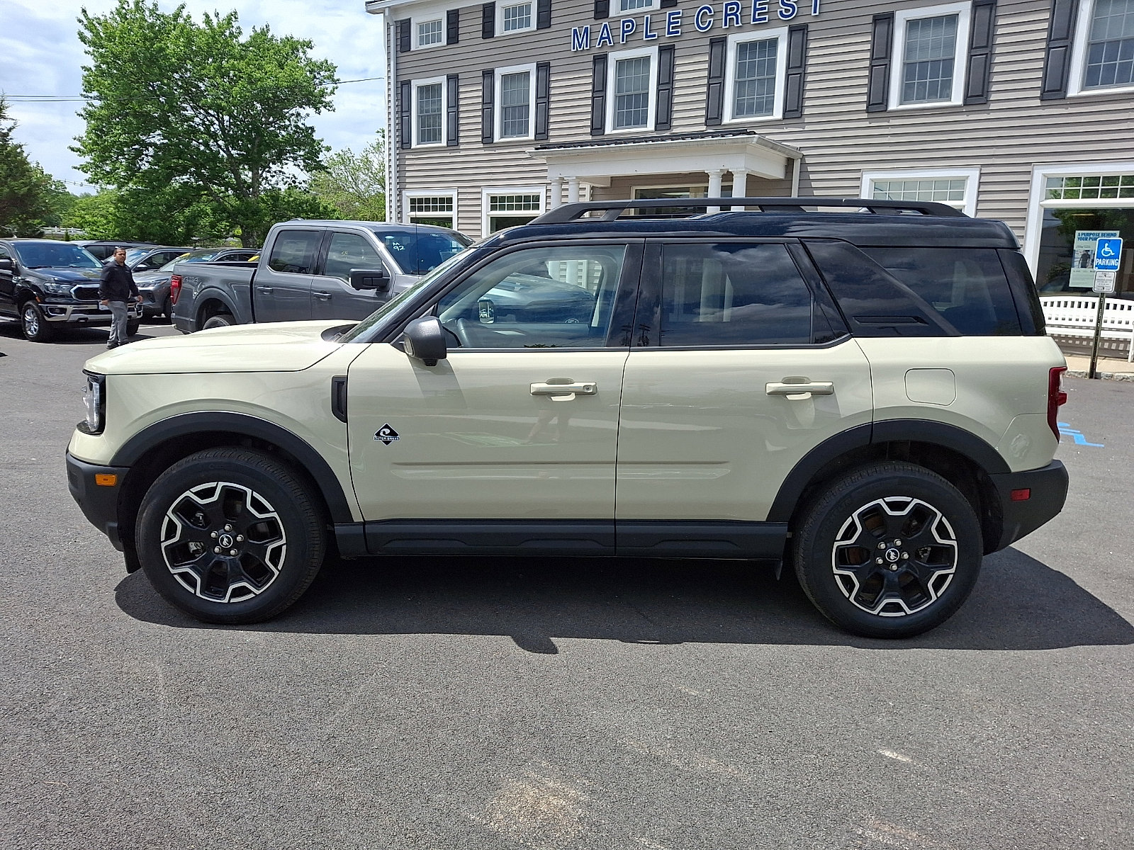 Certified 2025 Ford Bronco Sport Outer Banks w/ Outer Banks Tech Package+ AWD/4WD image 8