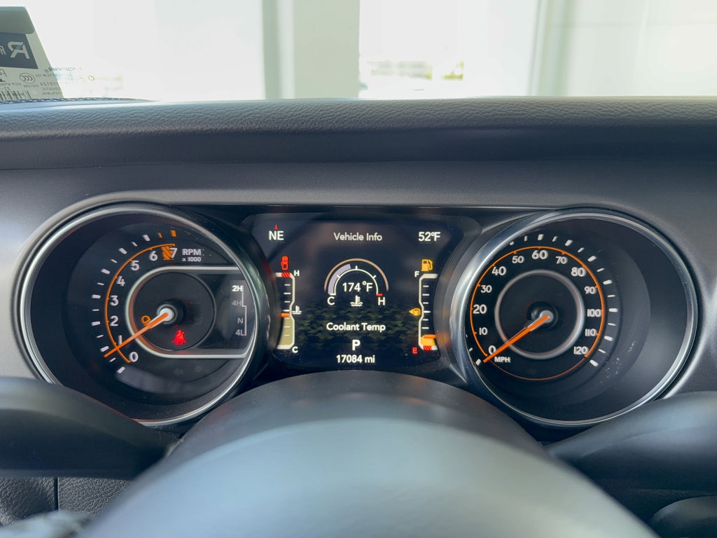 Used 2023 Jeep Gladiator Sport AWD/4WD image 15