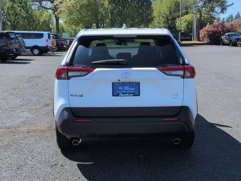Used 2023 Toyota RAV4 LE AWD/4WD image 4