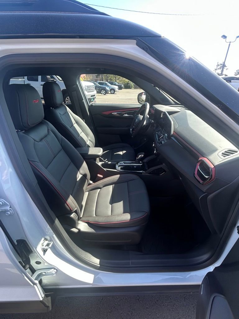 Used 2025 Chevrolet TrailBlazer RS w/ Convenience Package AWD/4WD image 25