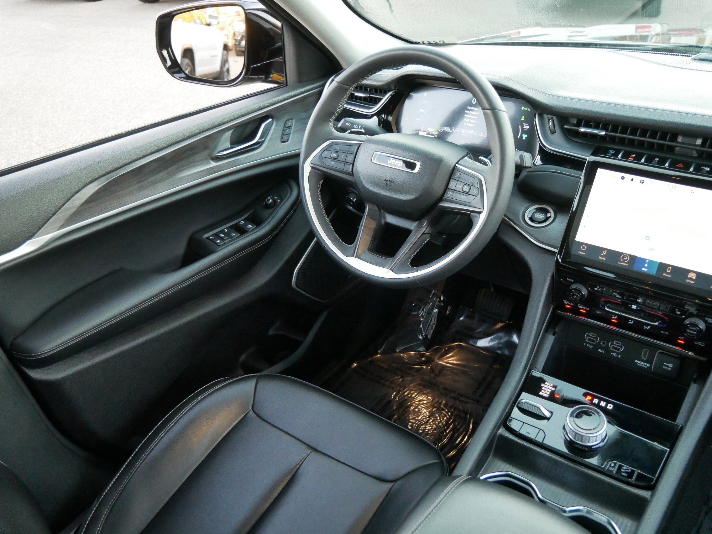 Used 2024 Jeep Grand Cherokee Limited 4xe image 9