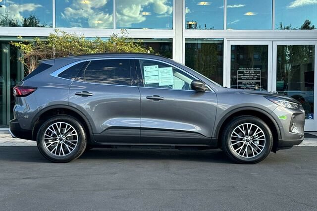 Certified 2023 Ford Escape SE w/ PHEV Premium Package FWD image 3