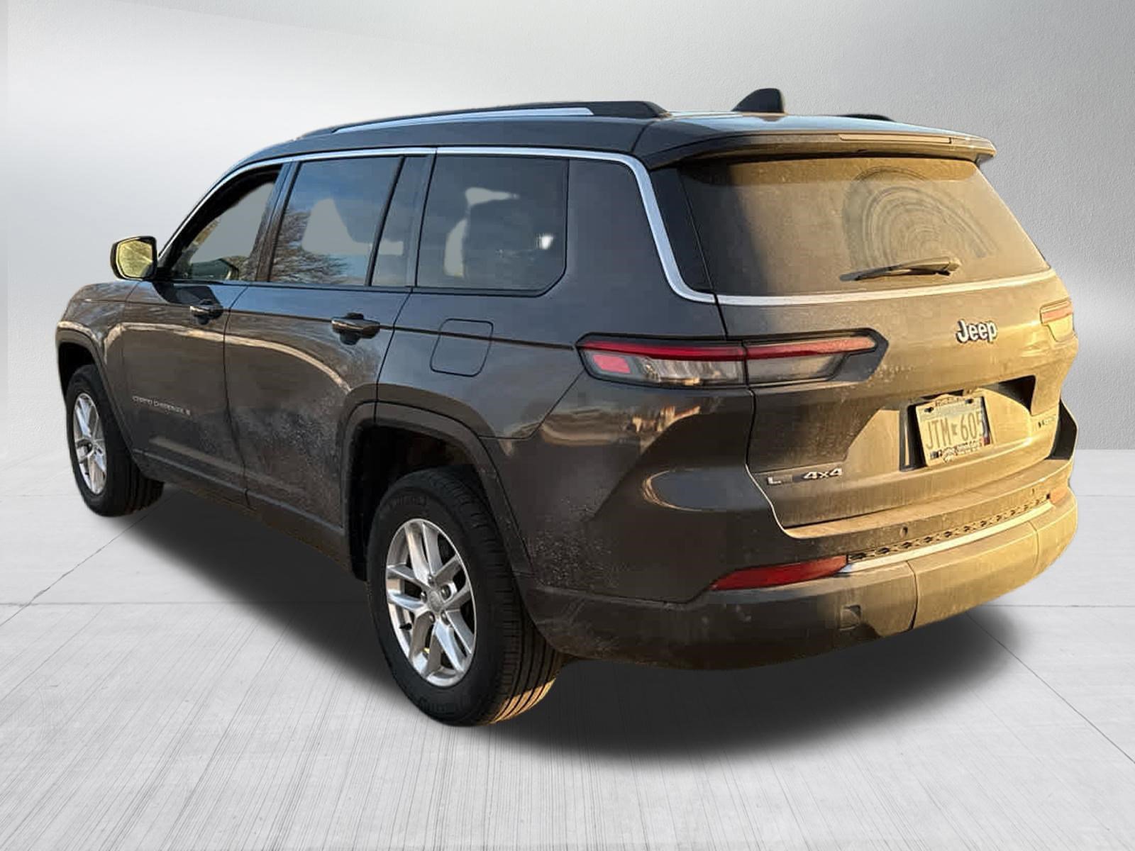 Used 2023 Jeep Grand Cherokee L Laredo image 5