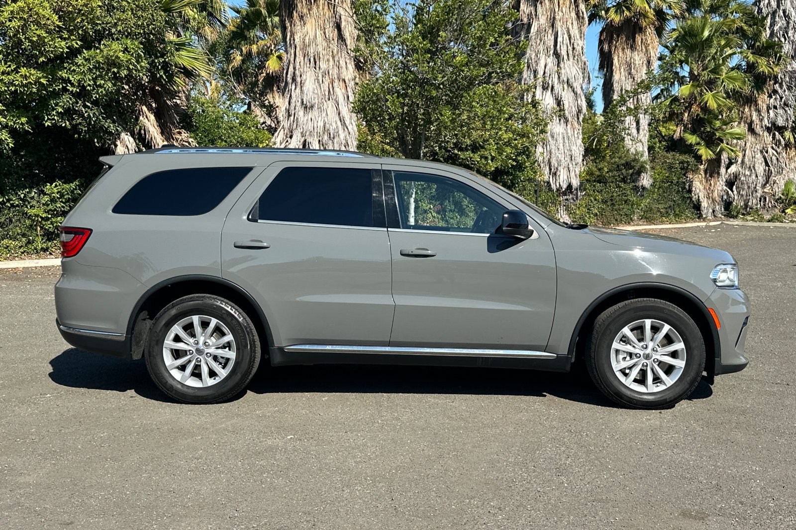Used 2023 Dodge Durango SXT Launch Edition RWD image 2