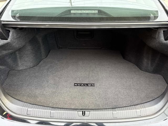 Used 2018 Toyota Avalon XLE image 9