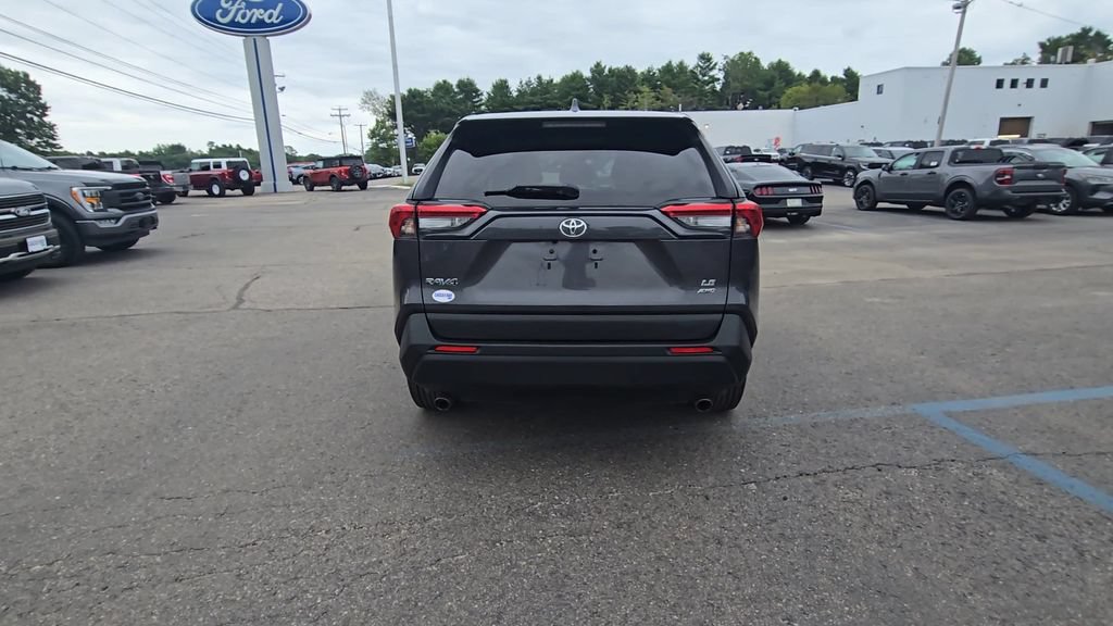 Used 2022 Toyota RAV4 LE AWD/4WD image 18