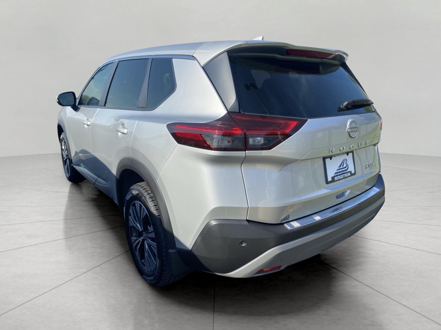 Used 2023 Nissan Rogue SV AWD/4WD image 6