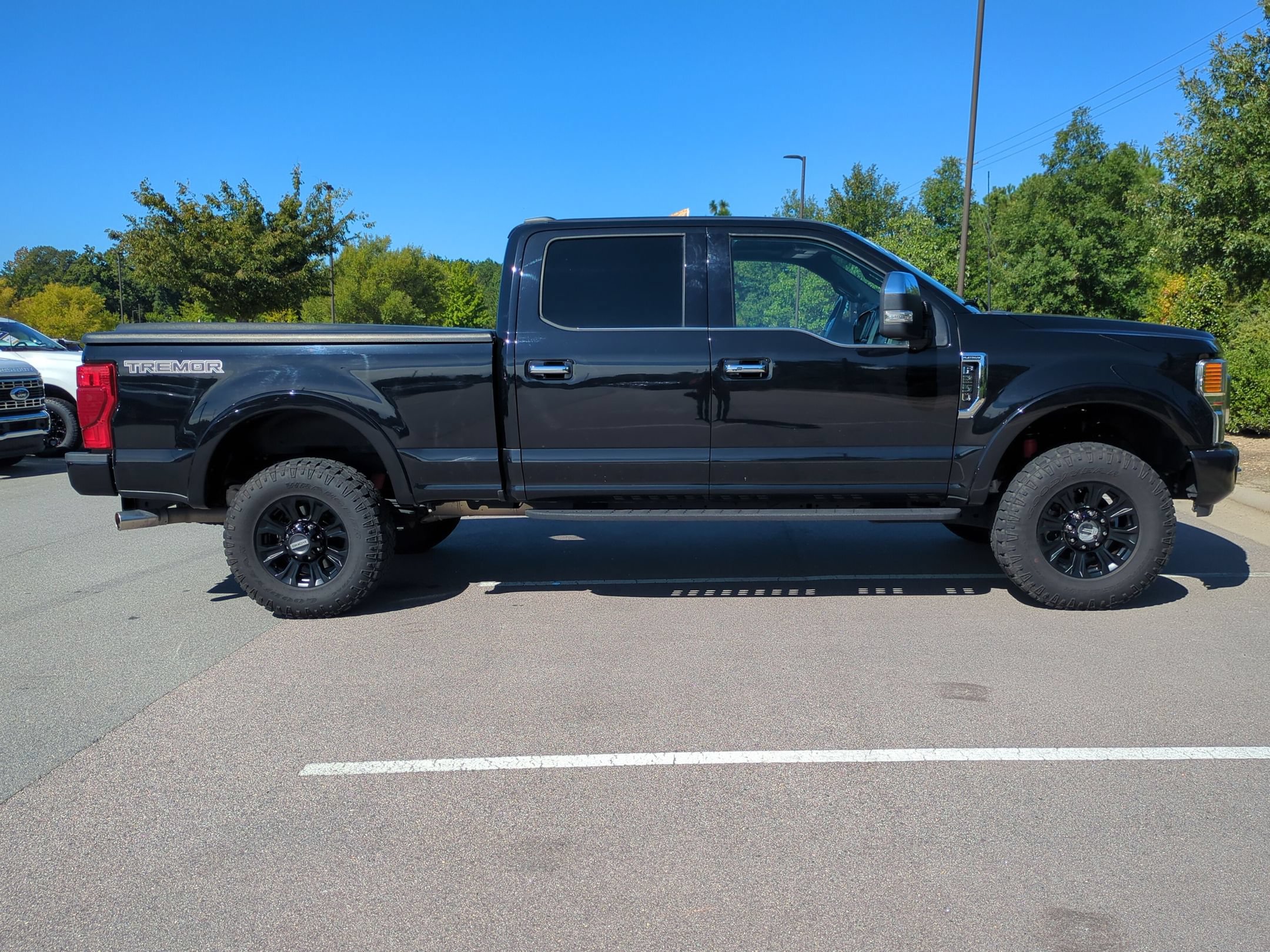 Certified 2022 Ford F250 Platinum w/ Tremor Off-Road Package AWD/4WD image 3