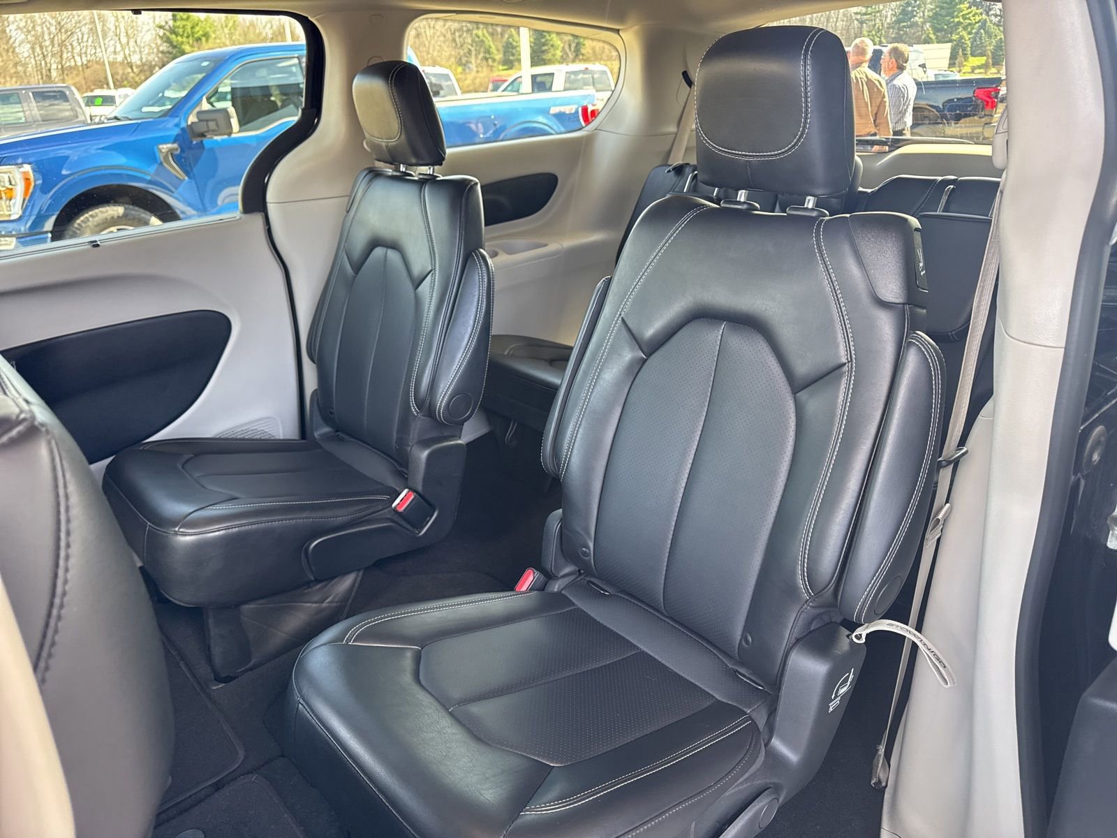 Used 2024 Chrysler Pacifica Touring-L image 35