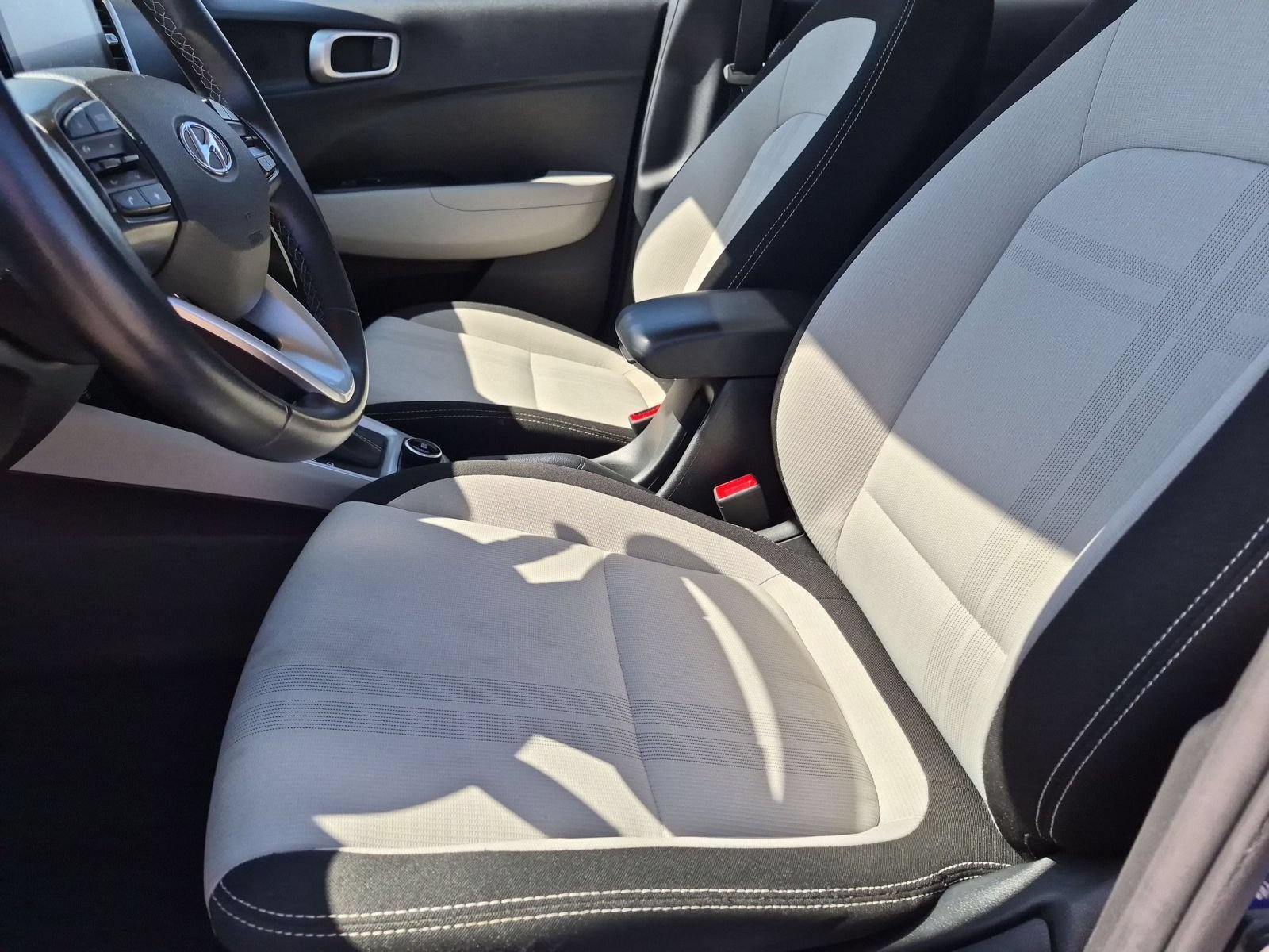 Used 2025 Hyundai Venue SEL FWD image 12