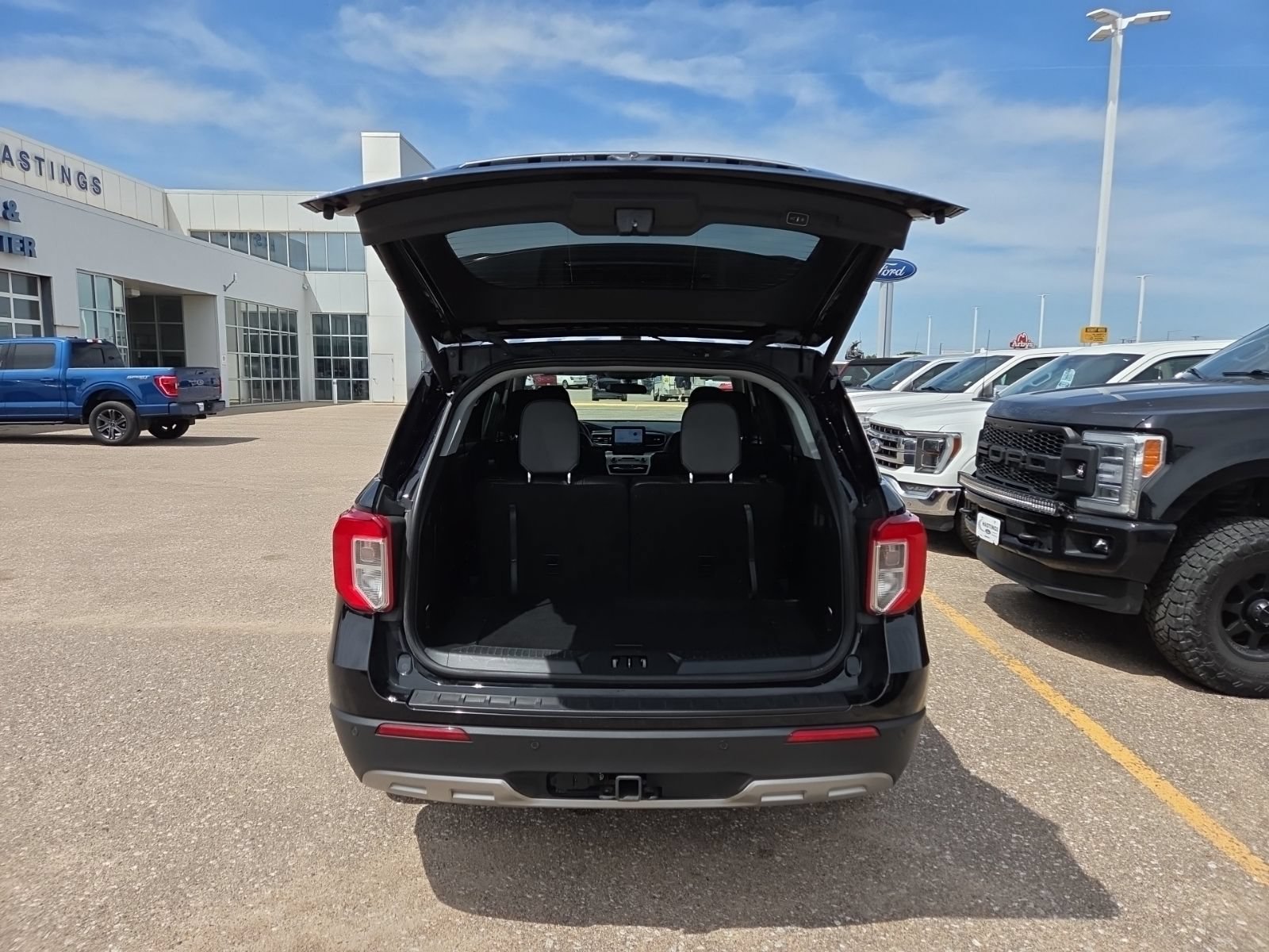 Certified 2023 Ford Explorer XLT w/ Equipment Group 202A AWD/4WD image 7