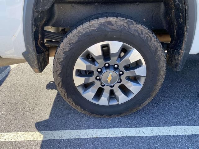 Used 2024 Chevrolet Silverado 2500 Custom w/ Custom Value Package AWD/4WD image 9