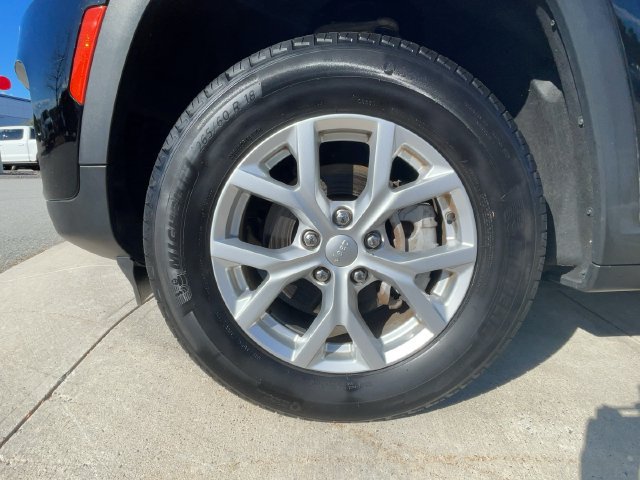 Used 2023 Jeep Grand Cherokee Limited AWD/4WD image 9