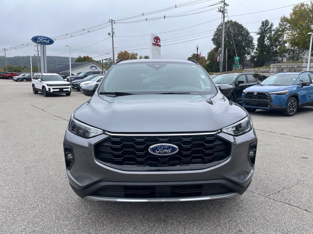 Certified 2025 Ford Escape ST-Line Select AWD/4WD image 2