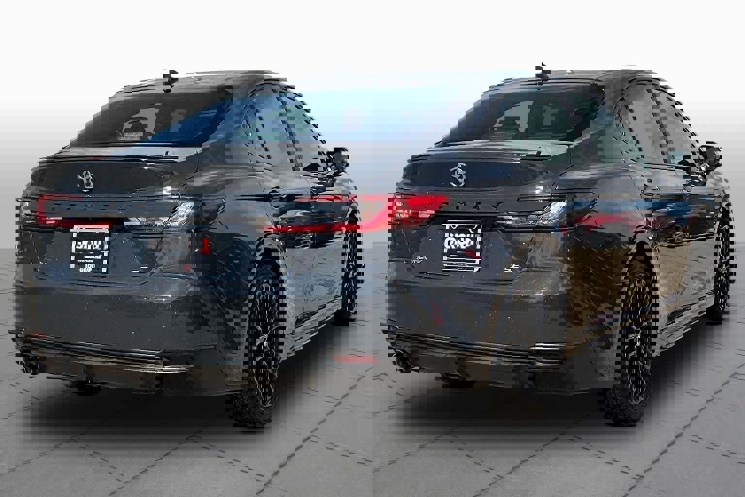 Used 2025 Toyota Camry SE image 4