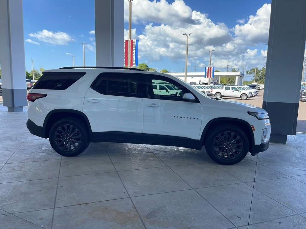 Used 2022 Chevrolet Traverse RS image 2