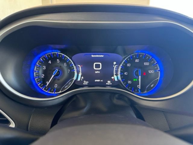 Used 2024 Chrysler Pacifica Touring-L FWD image 18