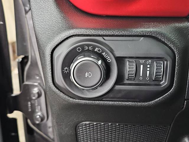 Used 2018 Jeep Wrangler Unlimited Rubicon AWD/4WD image 24