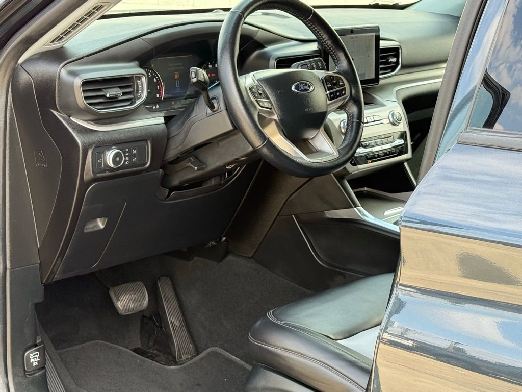 Certified 2022 Ford Explorer XLT w/ Equipment Group 202A image 7