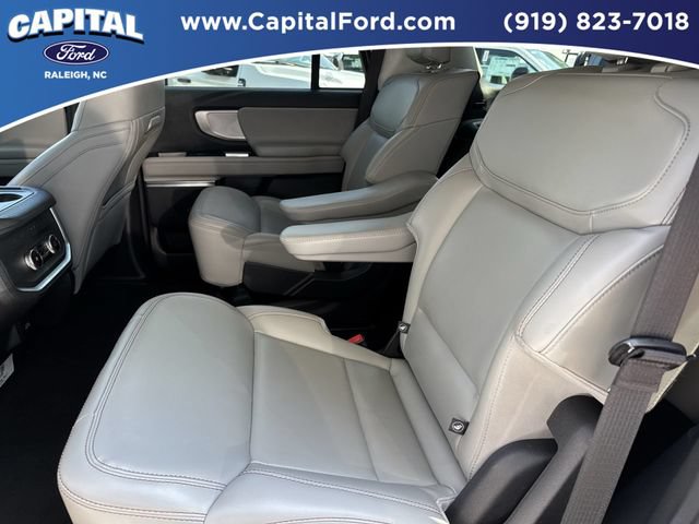 Certified 2025 Ford Expedition Active AWD/4WD image 18