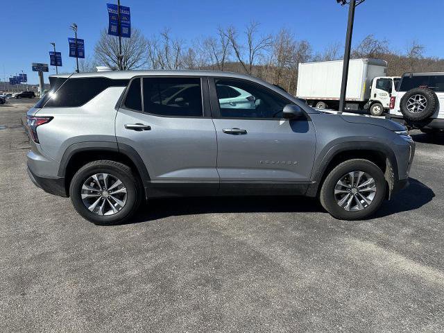 Used 2025 Chevrolet Equinox LT image 2