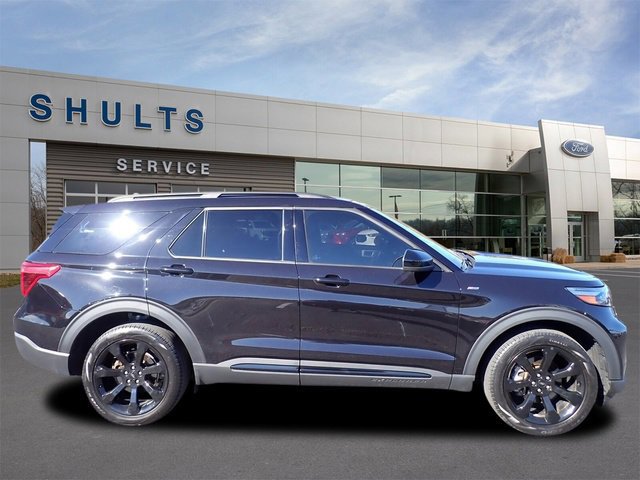 Certified 2022 Ford Explorer ST-Line w/ Class IV Trailer Tow Package image 2