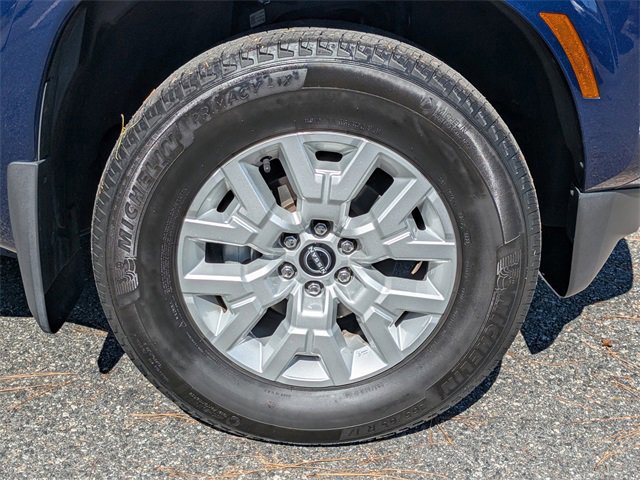 Used 2022 Nissan Frontier SV image 11