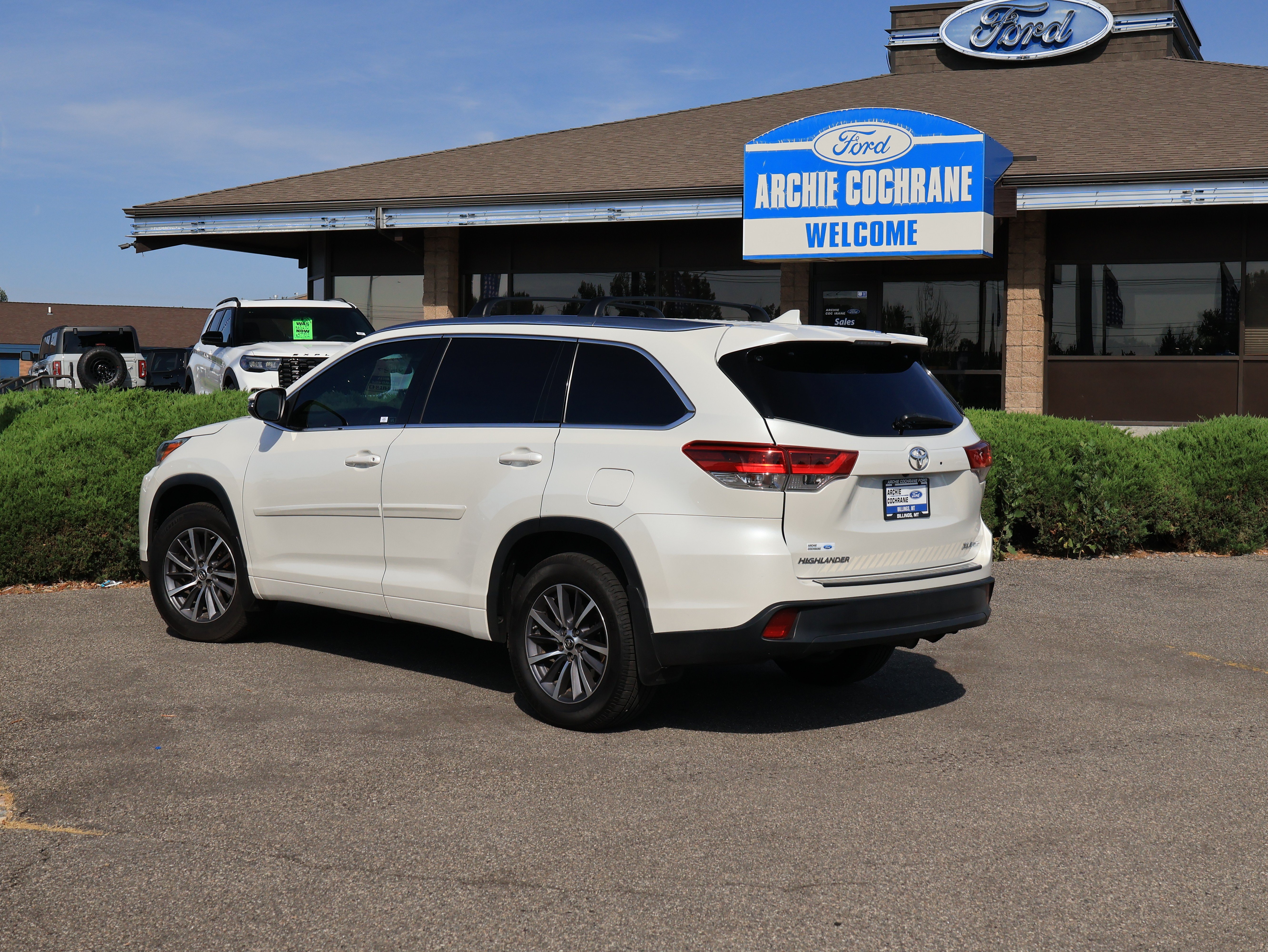 Used 2018 Toyota Highlander XLE AWD/4WD image 3