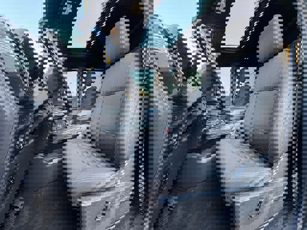 Certified 2022 Ford F150 Lariat w/ Equipment Group 502A High image 24