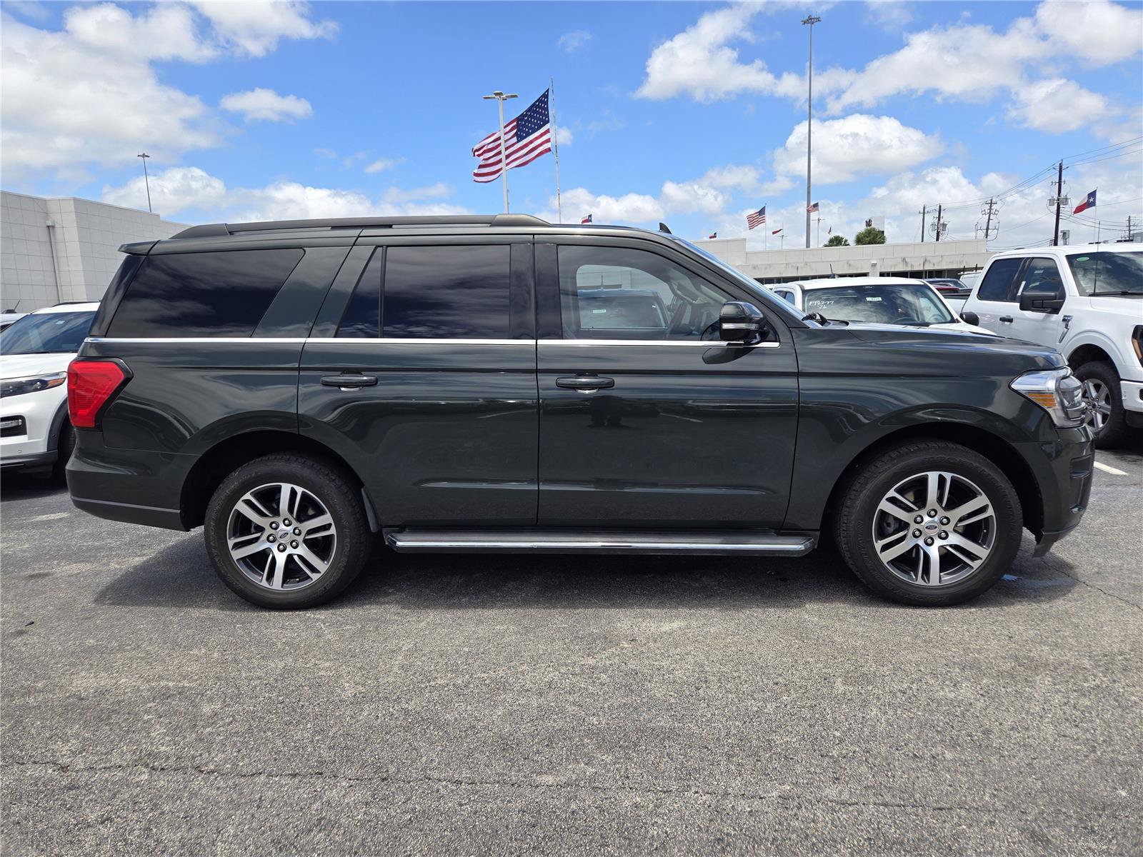 Certified 2023 Ford Expedition XLT RWD image 4