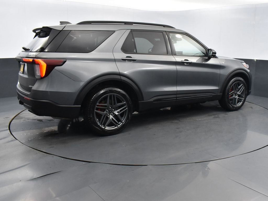 Certified 2025 Ford Explorer ST-Line w/ ST-Line Street Pack image 5