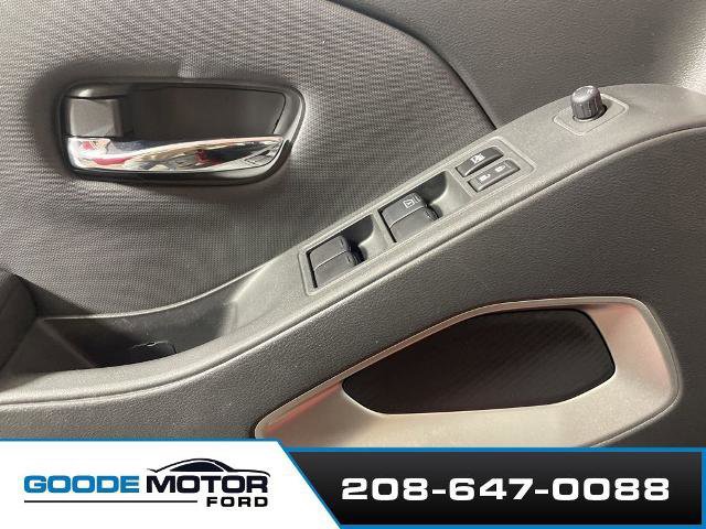 Used 2022 Nissan Frontier SV w/ Technology Package image 10