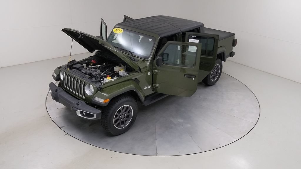 Used 2022 Jeep Gladiator Overland w/ Dual Top Group AWD/4WD image 56