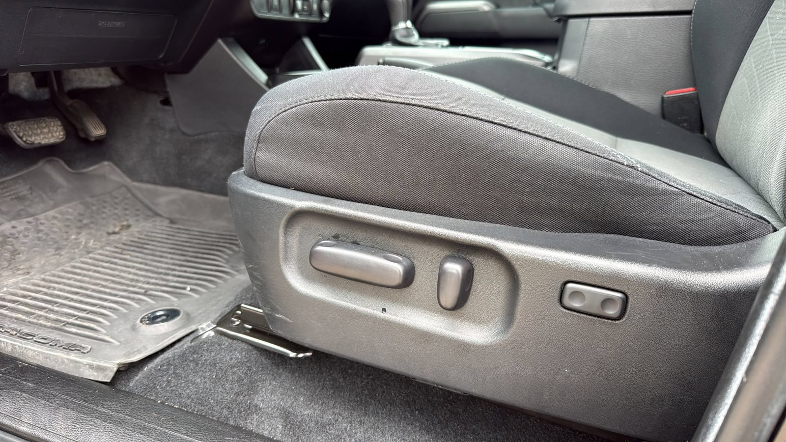 Used 2022 Toyota Tacoma TRD Sport AWD/4WD image 10