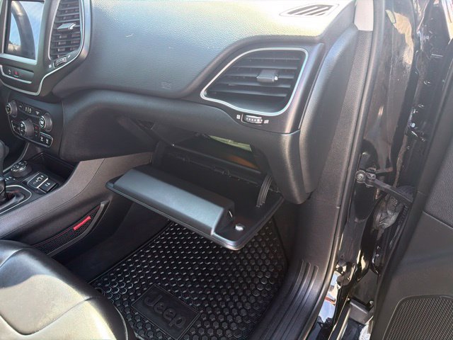 Used 2019 Jeep Cherokee Trailhawk w/ Cold Weather Group AWD/4WD image 37