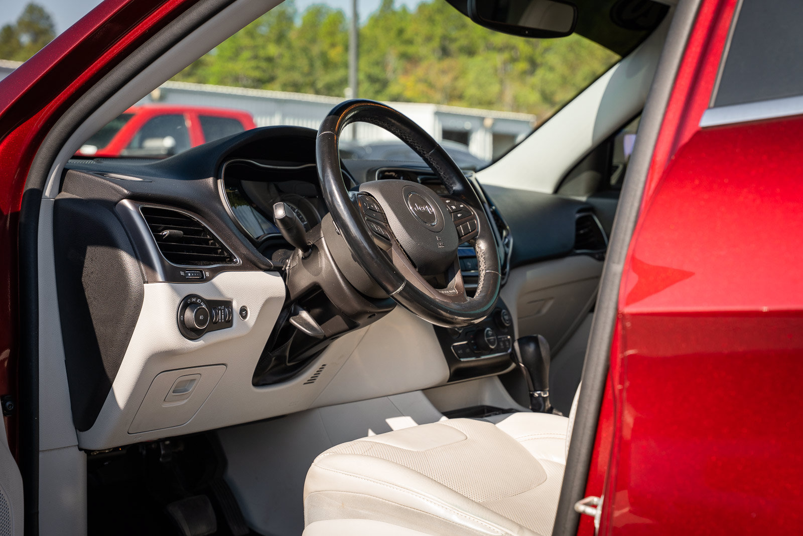 Used 2020 Jeep Cherokee Limited FWD image 23