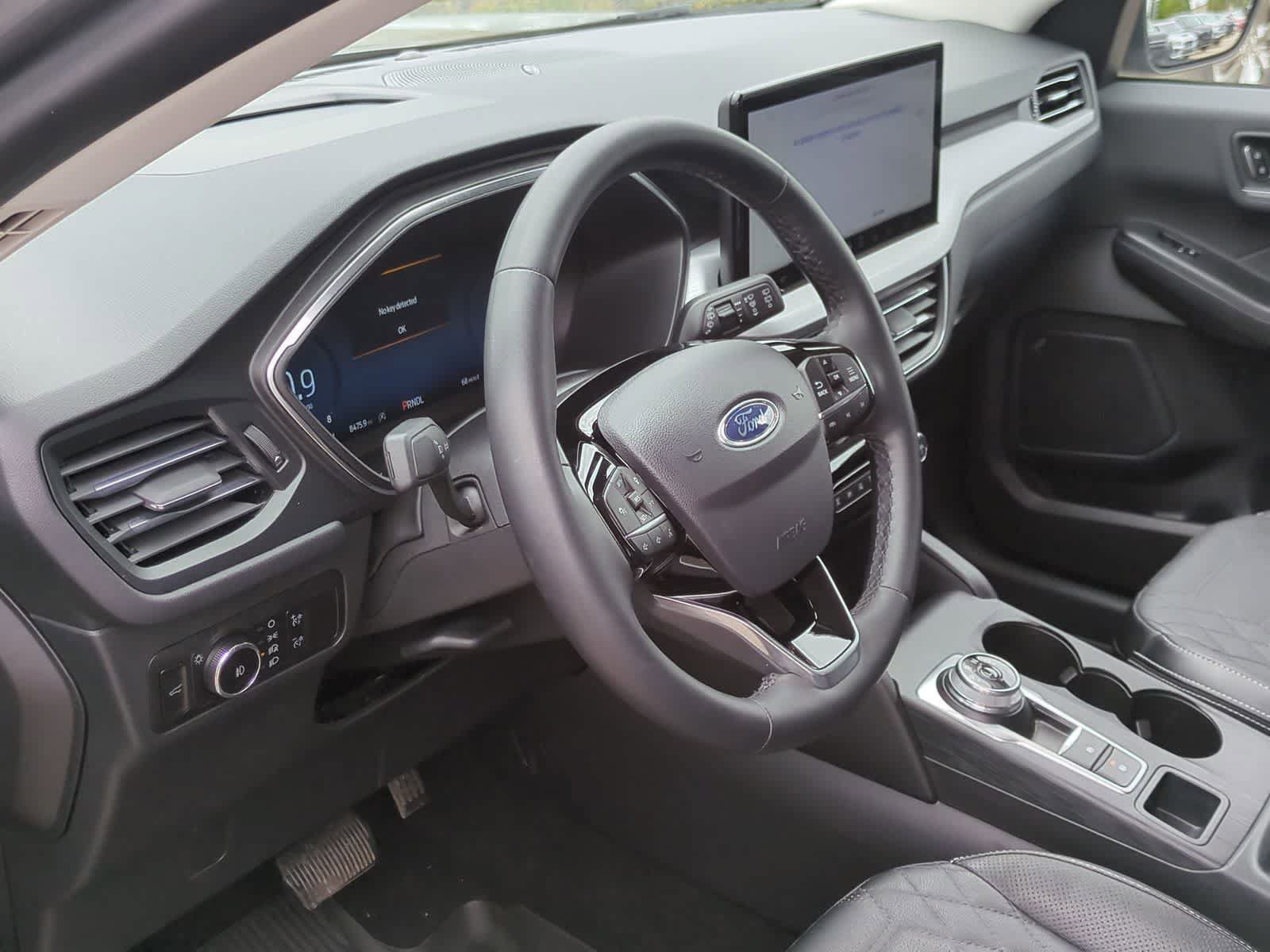 Certified 2023 Ford Escape Platinum w/ Premium Technology Package AWD/4WD image 10