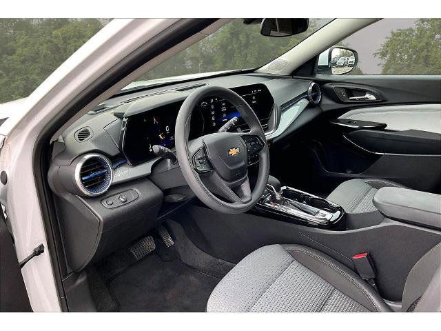 Used 2025 Chevrolet Trax LT image 14