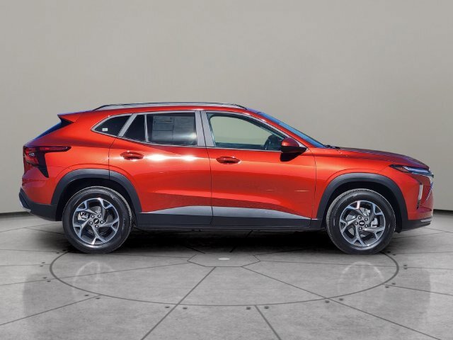 Used 2024 Chevrolet Trax LT w/ Driver Confidence Package FWD image 12